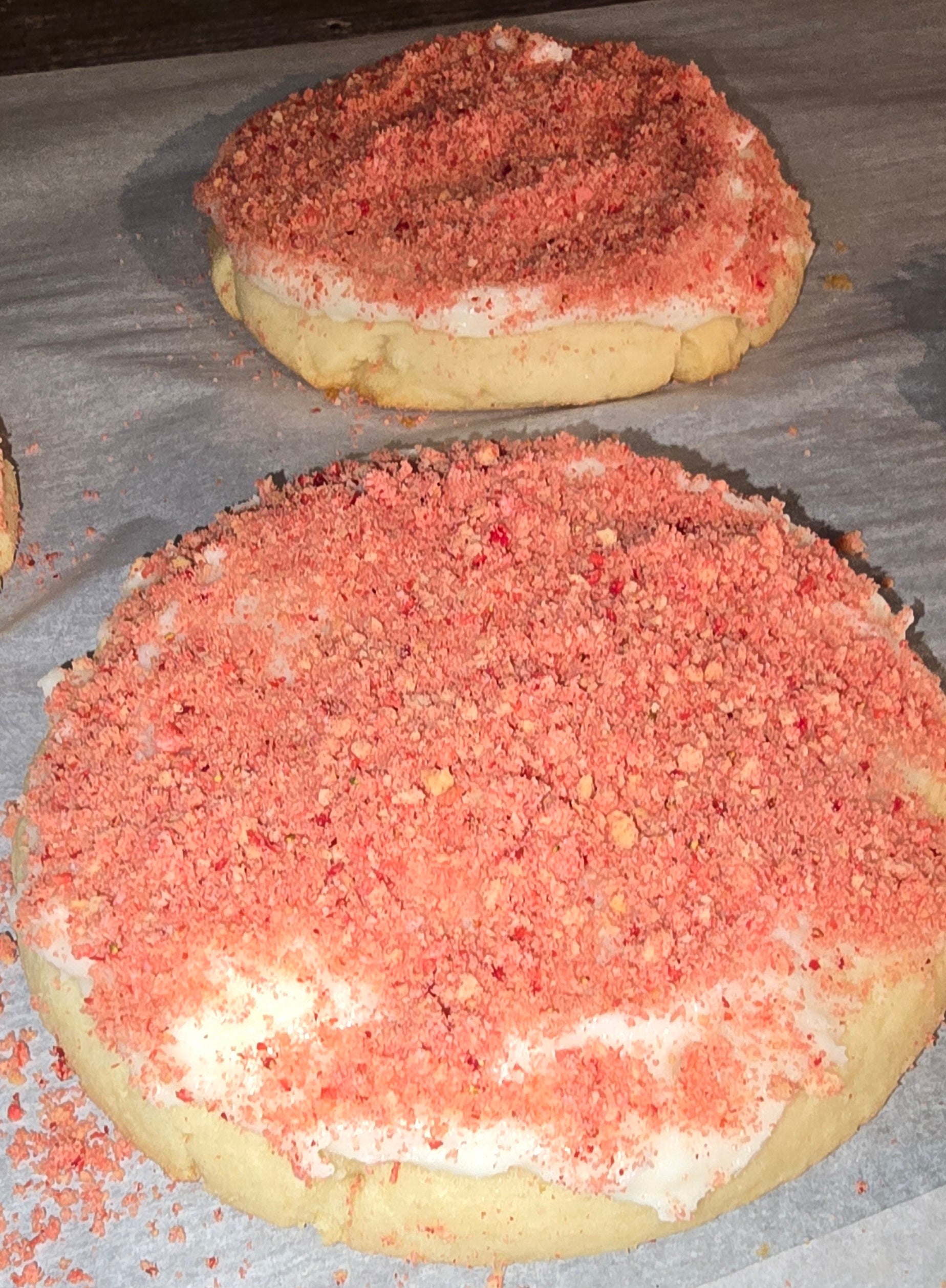 5 oz Strawberry Crumble Cookie